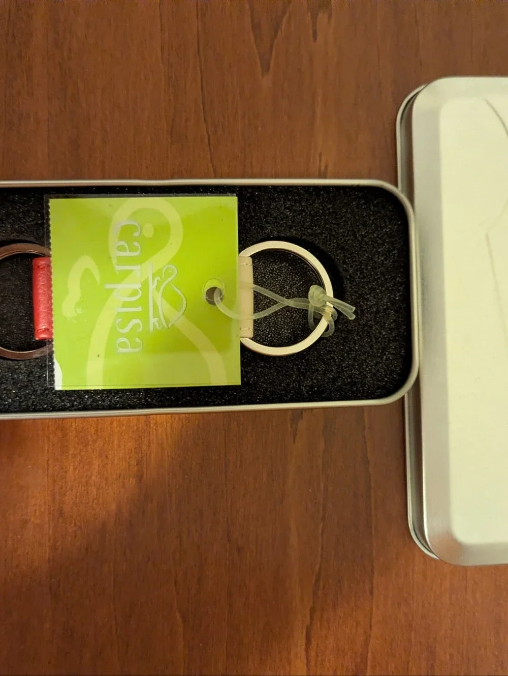 NEW Carpisa Double Leather Keyring with Branded Metal Clip. Orginal Case